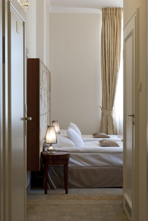 Hotel Willa Hueta Kielce Quarto foto