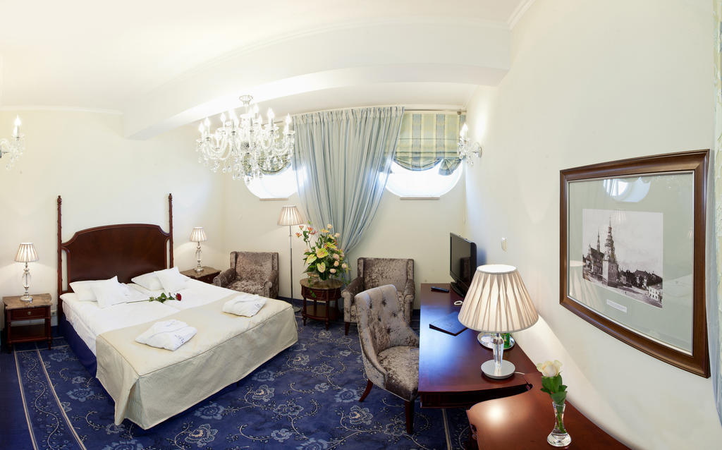Hotel Willa Hueta Kielce Quarto foto
