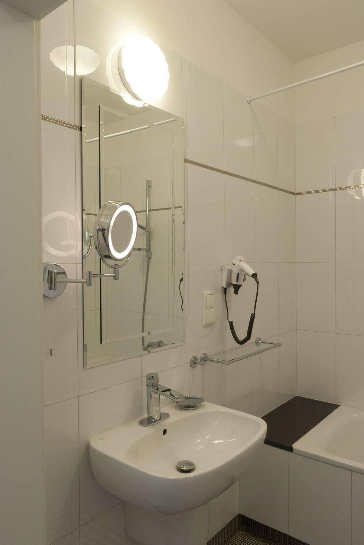 Hotel Willa Hueta Kielce Exterior foto