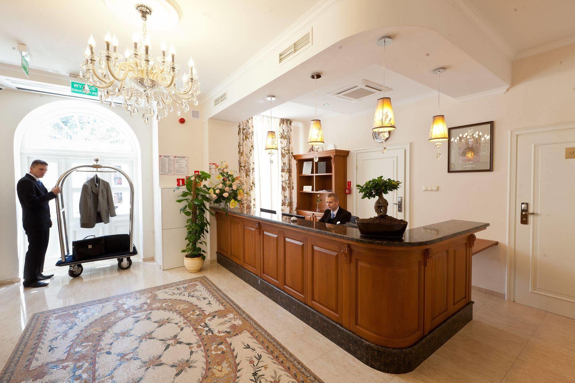 Hotel Willa Hueta Kielce Exterior foto